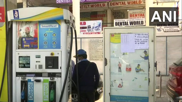 UP elections 2022: Anyone who comes after voting tomorrow will get a 2 percent discount on petrol or diesel