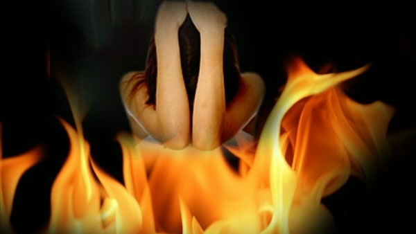 భర్త మృతి, కన్న కొడుకు, కోడలు కళ్ళ ముందే మృతి 