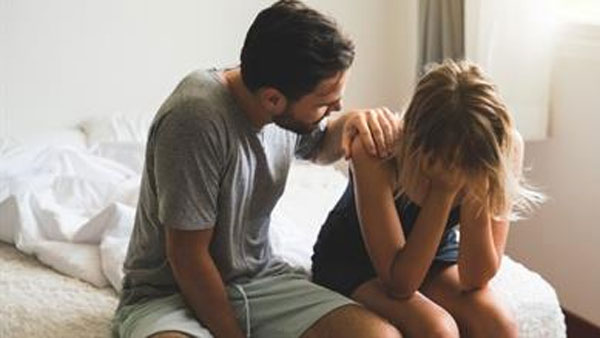 ఊరిలో ప్రియుడిని సెట్ చేసుకున్న భార్య