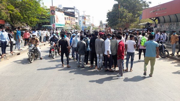 రాజకీయ వివాదం రాజకీయ వివాదం