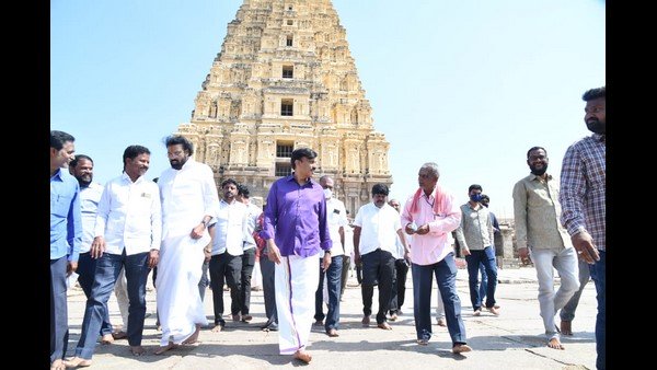  హంపీలోని ఫామ్ హౌస్ లో !