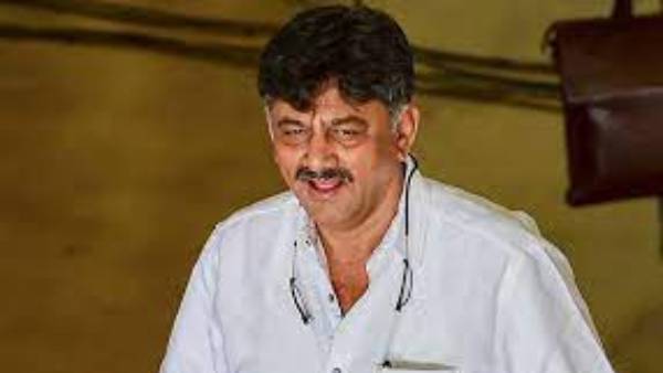 స్వార్థపరులు బయటకు వెళ్లిపోతున్నారు స్వార్థపరులు బయటకు వెళ్లిపోతున్నారు