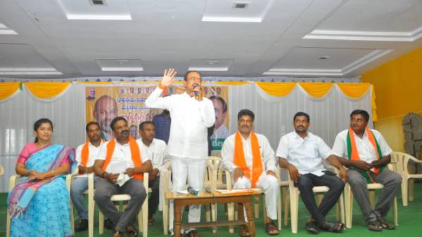 కేసీఆర్ దుర్మార్గాలకు తానే సాక్షినన్న ఈటల.. కేసీఆర్ ద్వంద్వ వైఖరి గల నాయకుడన్న ఈటల కేసీఆర్ దుర్మార్గాలకు తానే సాక్షినన్న ఈటల.. కేసీఆర్ ద్వంద్వ వైఖరి గల నాయకుడన్న ఈటల