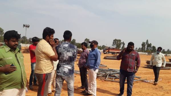  25 వేల అడుగల ఎల్ ఈడీ స్క్రీన్, 45 లేజర్ లైట్స్ హైలెట్