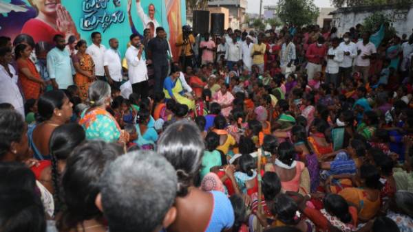 ఆ రెండు పార్టీలు ఒక్కటే..