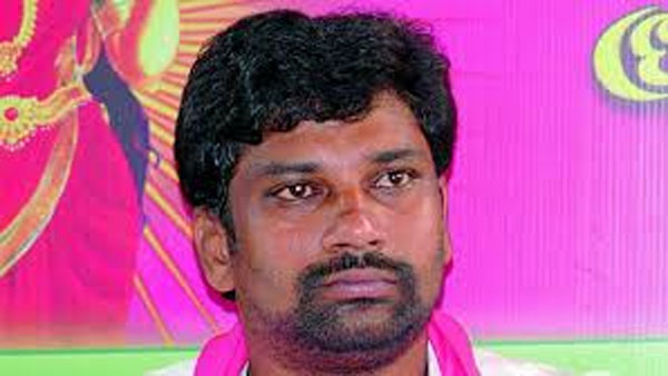 దమ్ముంటే నల్ల కండువాలు వేసుకొని ఆ పని చెయ్యాలని బాల్క సుమన్ సవాల్ దమ్ముంటే నల్ల కండువాలు వేసుకొని ఆ పని చెయ్యాలని బాల్క సుమన్ సవాల్