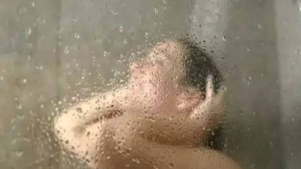  స్నానం చేస్తుండగా వీడియో