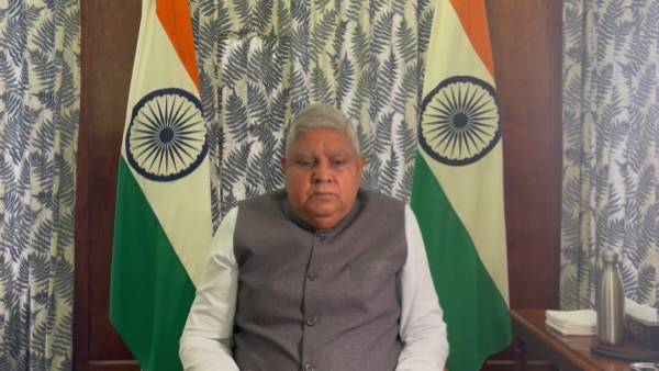 విచారం వ్యక్తం చేసిన గవర్నర్ విచారం వ్యక్తం చేసిన గవర్నర్