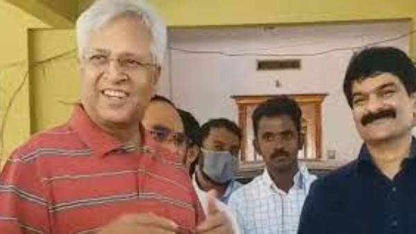పార్టీ ఏర్పాటు లేదంటూ తొలుత.. పార్టీ ఏర్పాటు లేదంటూ తొలుత..