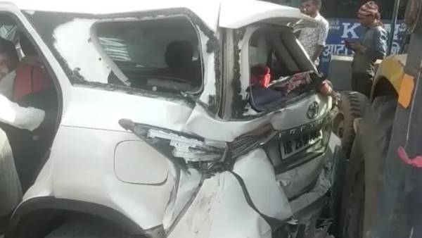 Uttar Pradesh Deputy CMs son escapes unharmed in car accident Uttar Pradesh Deputy CMs son escapes unharmed in car accident