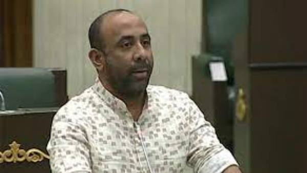  సీసీ ఫుటేజీ చూడండి..