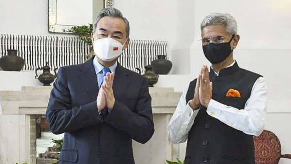 సరిహద్దుల్లో కొంత అసాధారణ పరిస్థితులు..