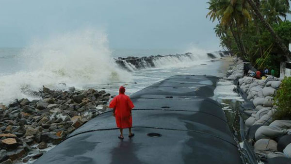 అల్లకల్లోలంగా సముద్రం, జాలర్లకు హెచ్చరిక