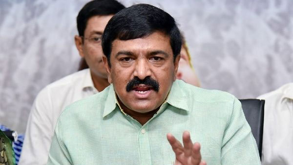 కాకినాడలో ఎవరూ తన వెంట్రుక కూడా పీకలేరు: ద్వారంపూడి