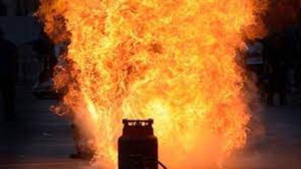  11 మంది ప్రాణాలు గాలిలో కలిసిపోయాయి