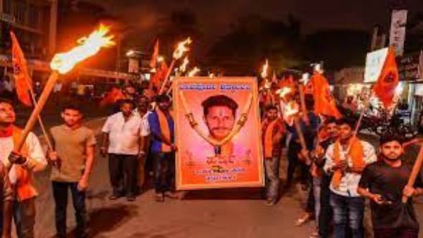  ఫోన్ లో మాట్లాడుతుంటే చంపేశారు