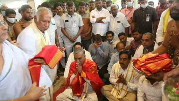 వెంకటేశ్వర స్వామి ఆలయంలో బడ్జెట్ కు హరీష్ రావు పూజలు 