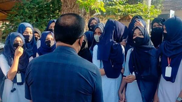 బంద్ నేపధ్యంలో అలెర్ట్ అయిన పోలీసులు బంద్ నేపధ్యంలో అలెర్ట్ అయిన పోలీసులు