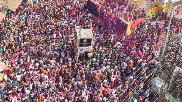 నా భార్య మీద ఎందుకు రంగులు పోశావు?