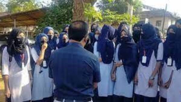  బెంగళూరులో ఆంజనేయస్వామి ఆలయంలో ?