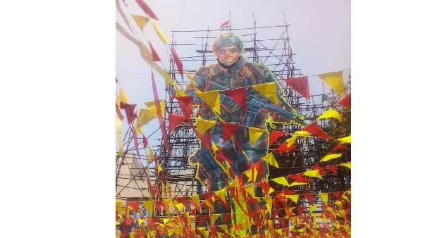 సమాధికి నివాళి..