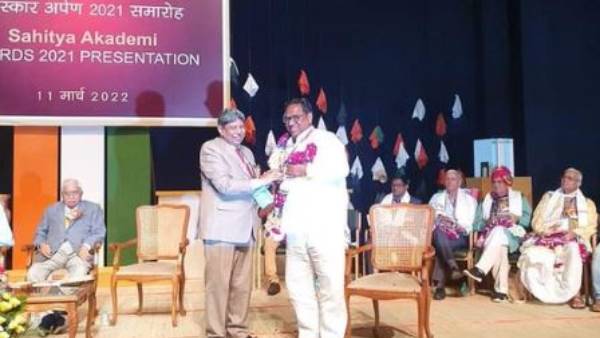 gorati venkanna recieves sahitya acacemy award gorati venkanna recieves sahitya acacemy award