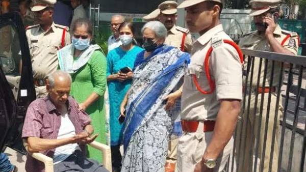 84 years old man stuck in bank locker room for 18 hours, due to Bank staff Negligence. 84 years old man stuck in bank locker room for 18 hours, due to Bank staff Negligence.
