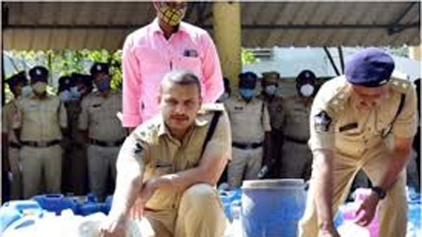 15 మందిపై పీడీ యాక్ట్ పెట్టిన అధికారులు