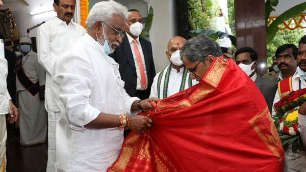 CJI NV Ramana visits Tirumala and offer prayers to Lord Venkateswara 