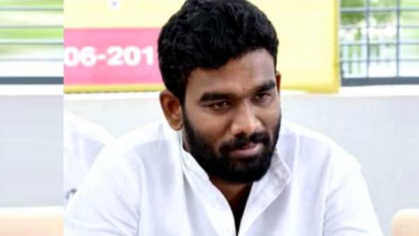 పోలీసులు వైసీపీ నేతలు చెప్పినట్లు వ్యవహరిస్తున్నారు: పరిటాల శ్రీరామ్ పోలీసులు వైసీపీ నేతలు చెప్పినట్లు వ్యవహరిస్తున్నారు: పరిటాల శ్రీరామ్