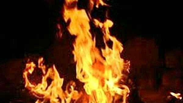 ఇంట్లో మంటలు వ్యాపించి ?