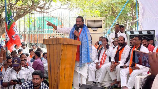 కేసీఆర్ అబద్ధాలు నిరూపిస్తామనే సభ నుంచి పంపించారు: రఘునందన్ కేసీఆర్ అబద్ధాలు నిరూపిస్తామనే సభ నుంచి పంపించారు: రఘునందన్