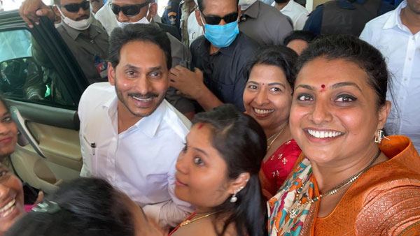 సామాజిక సమీకరణాలే కీలకంగా సామాజిక సమీకరణాలే కీలకంగా