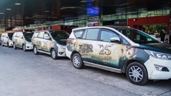  స్టాట్యూ ఆఫ్ యూనిటీ వద్ద..