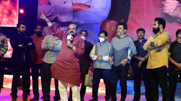 నెగ్గించడానికి తగ్గిన చిరంజీవి..