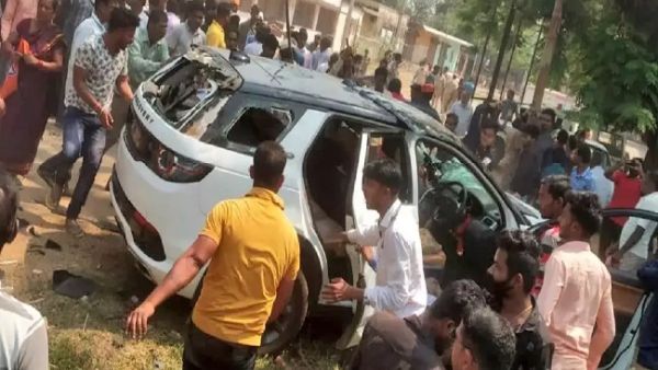 ఎమ్మెల్యేను కాపాడిన పోలీసులు; ఆస్పత్రిలో గాయపడిన ఎమ్మెల్యే