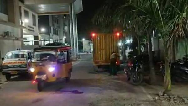 ఏరియాలో ప్రియుడిని సెట్ చేసుకున్న కూతురు