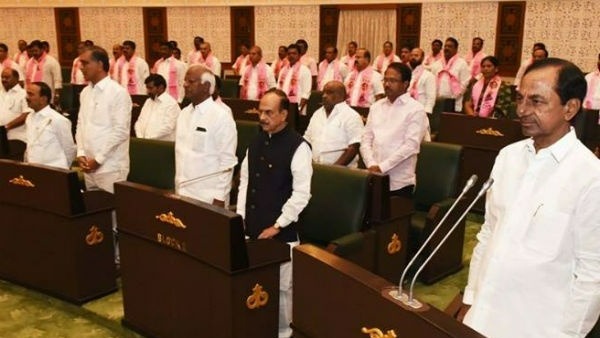 రాజ్యాంగ ఉల్లంఘనకు పాల్పడుతున్న కేసీఆర్ కు ఆ సీట్లో ఉండే అర్హత లేదు: ఈటల 