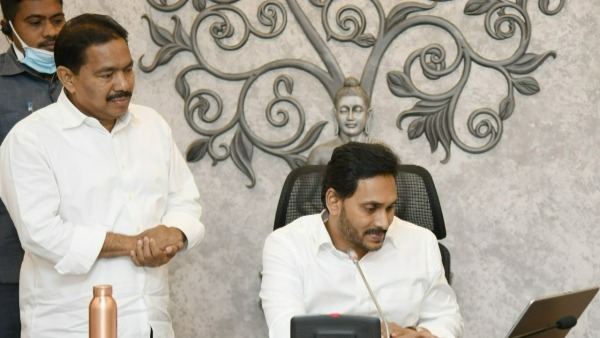 చదువుకు పేదరికం అడ్డు కాకూడదు..