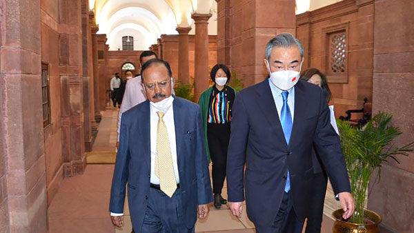 యుద్ధం వేళ..