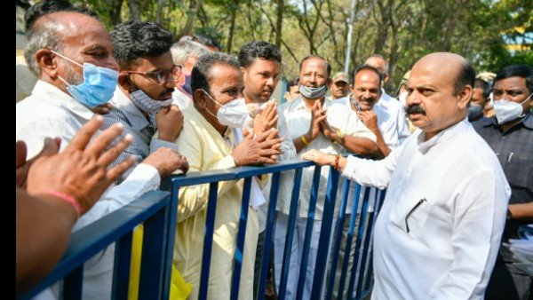 కోట్లాది మందిలో పవర్ స్టార్ సజీవంగా ఉన్నారు, సీఎం కోట్లాది మందిలో పవర్ స్టార్ సజీవంగా ఉన్నారు, సీఎం