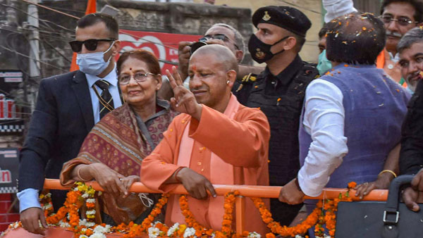 37ఏళ్ల తర్వాత అధికారం నిలబెట్టుకున్న సీఎంగా యోగి