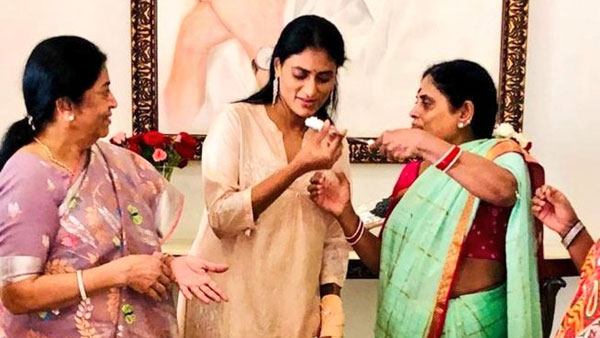 కుమార్తెతోనే ఎక్కువగా విజయమ్మ కుమార్తెతోనే ఎక్కువగా విజయమ్మ