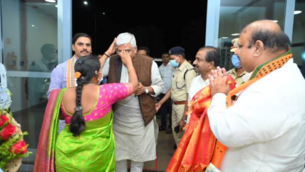 విజయవాడకు చేరుకున్న షెకావత్