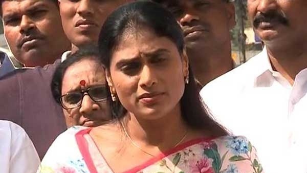 పాదయాత్రతో ప్రతి గడపకు వస్తున్నా అని షర్మిల ట్వీట్