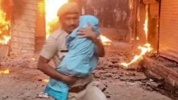 Twitter Salutes Rajasthan Cop Who Saved Infant In Karauli: He simply Says Doing My Duty Twitter Salutes Rajasthan Cop Who Saved Infant In Karauli: He simply Says Doing My Duty