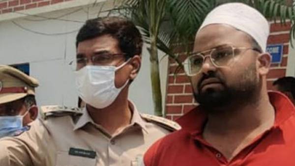 పోలీసులను బెదరించిన ఎంఐఎం కార్పొరేటర్ గౌసుద్దీన్