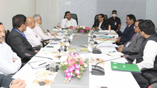 cm ys jagan meets ap high court chief justice prashant kumar mishra