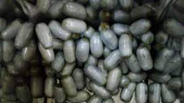 సూర్య ‘వీడొక్కడే' తరహాలో కడుపులో క్యాప్సుల్స్..