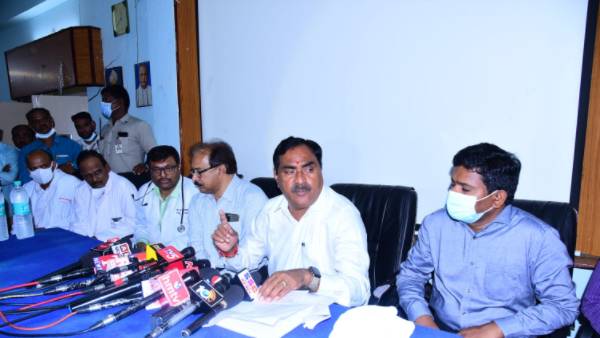 ఎంజీఎం ఆస్పత్రిని పరిశీలించిన మంత్రి ఎర్రబెల్లి